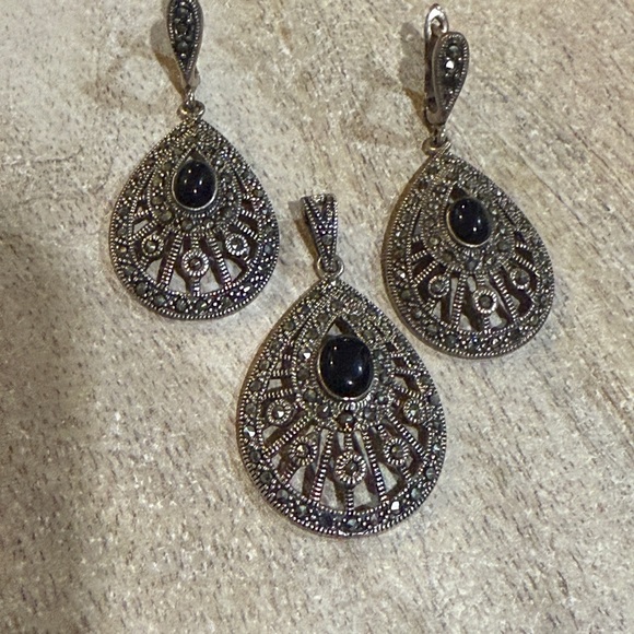 Elegant Black Onyx and Silver Teardrop Jewelry Set - Picture 7 of 10